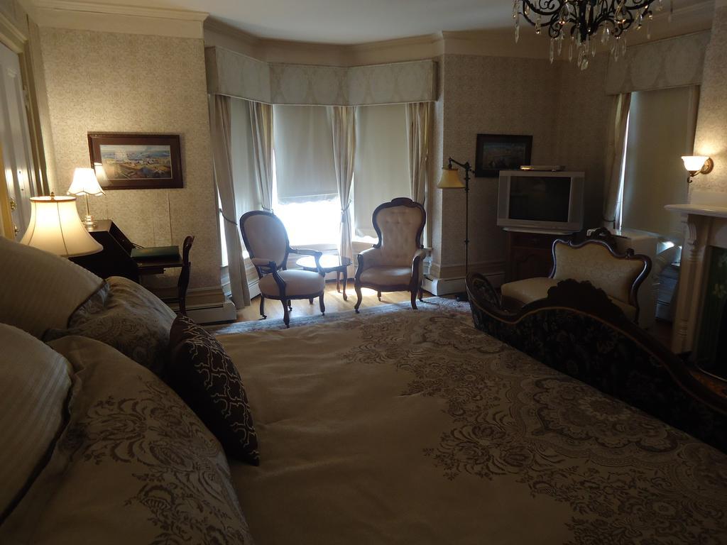 Governor'S Mansion Inn Мирамичи Екстериор снимка