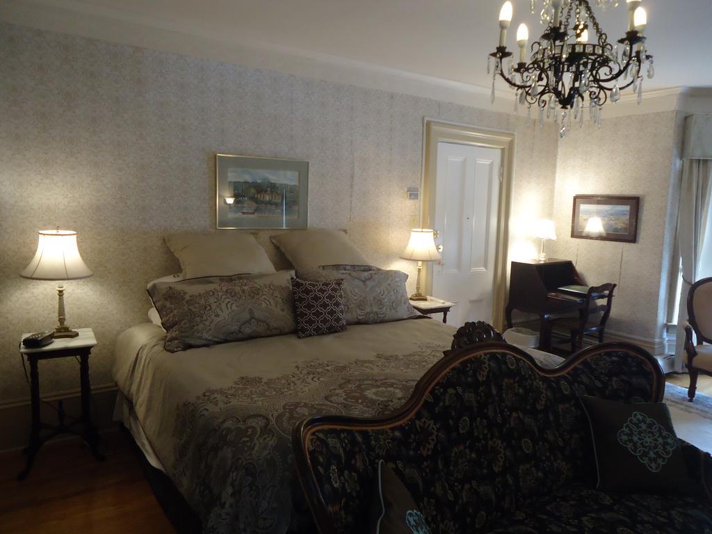 Governor'S Mansion Inn Мирамичи Екстериор снимка