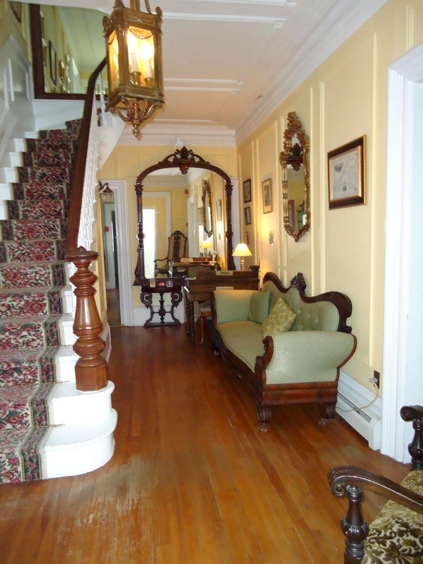 Governor'S Mansion Inn Мирамичи Екстериор снимка