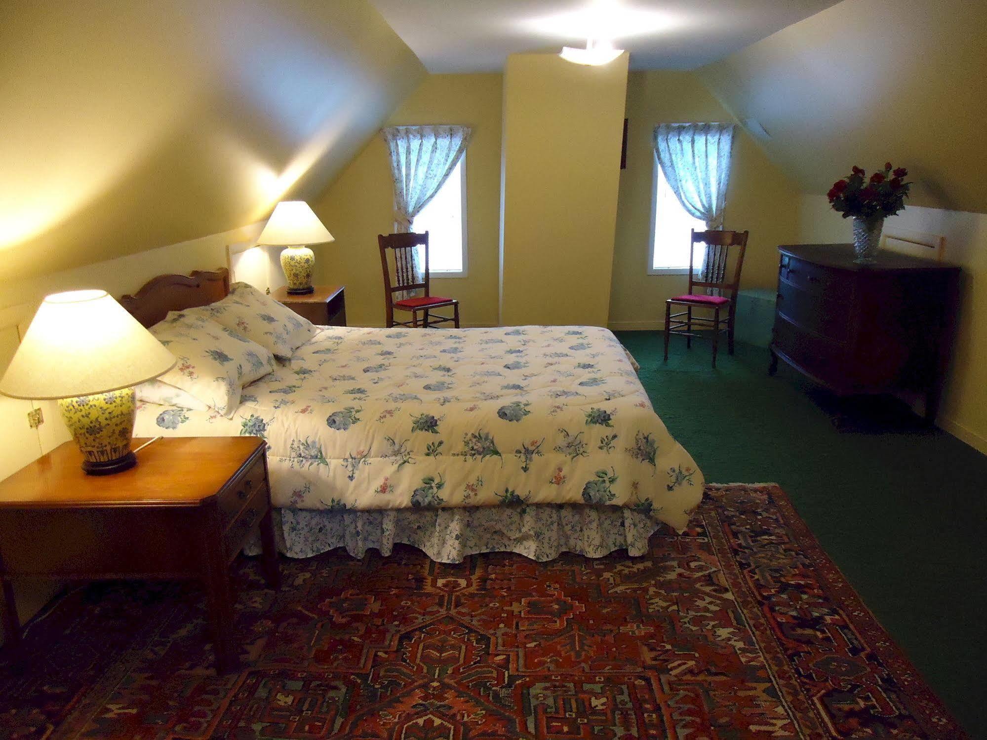 Governor'S Mansion Inn Мирамичи Екстериор снимка