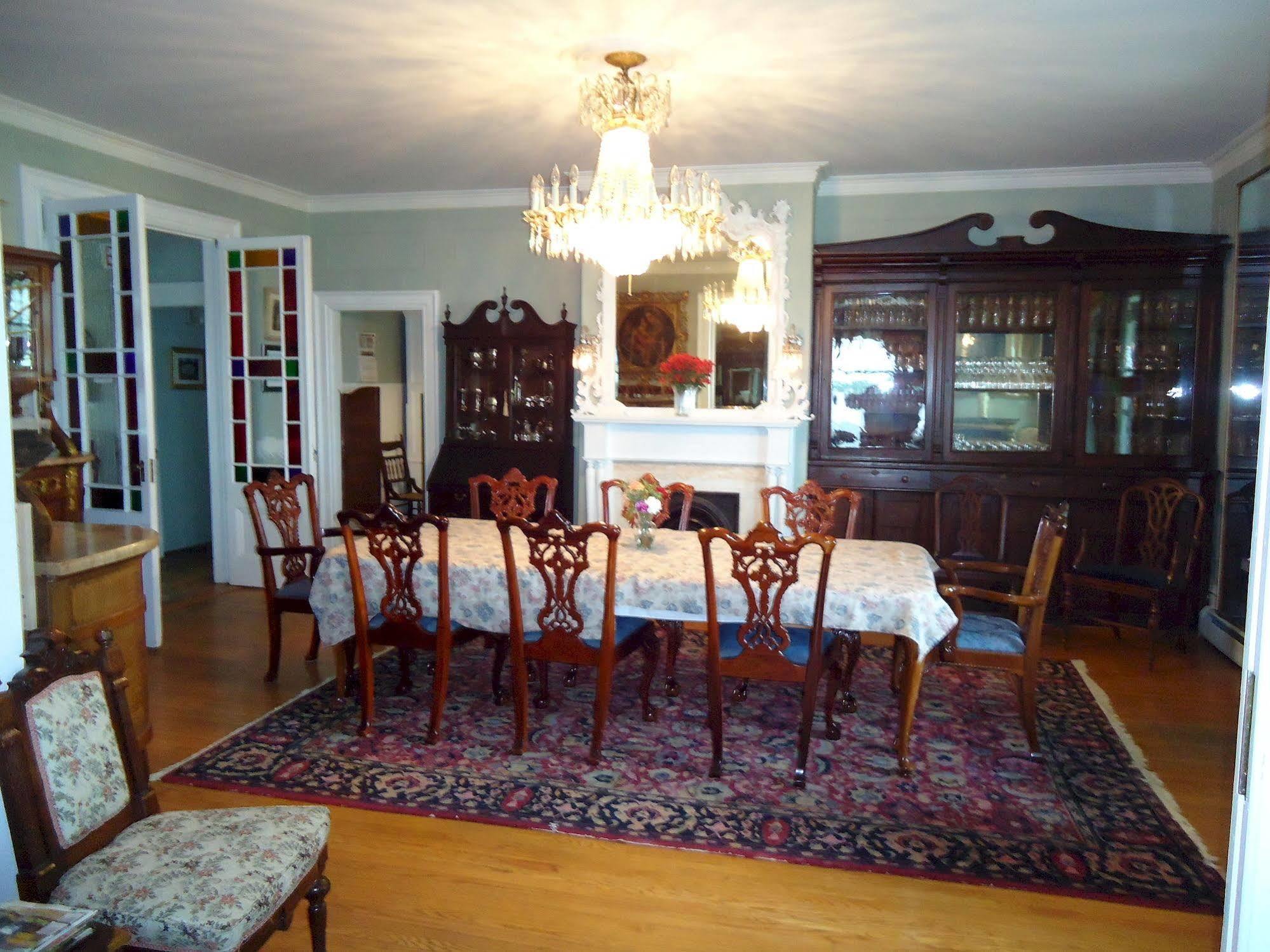 Governor'S Mansion Inn Мирамичи Екстериор снимка