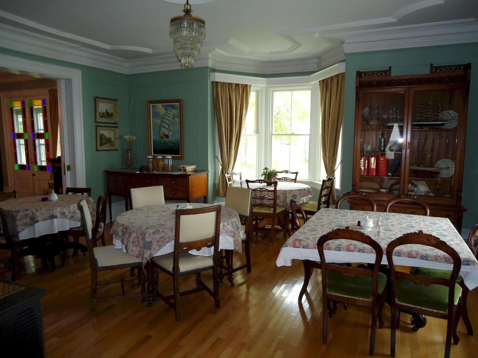 Governor'S Mansion Inn Мирамичи Екстериор снимка