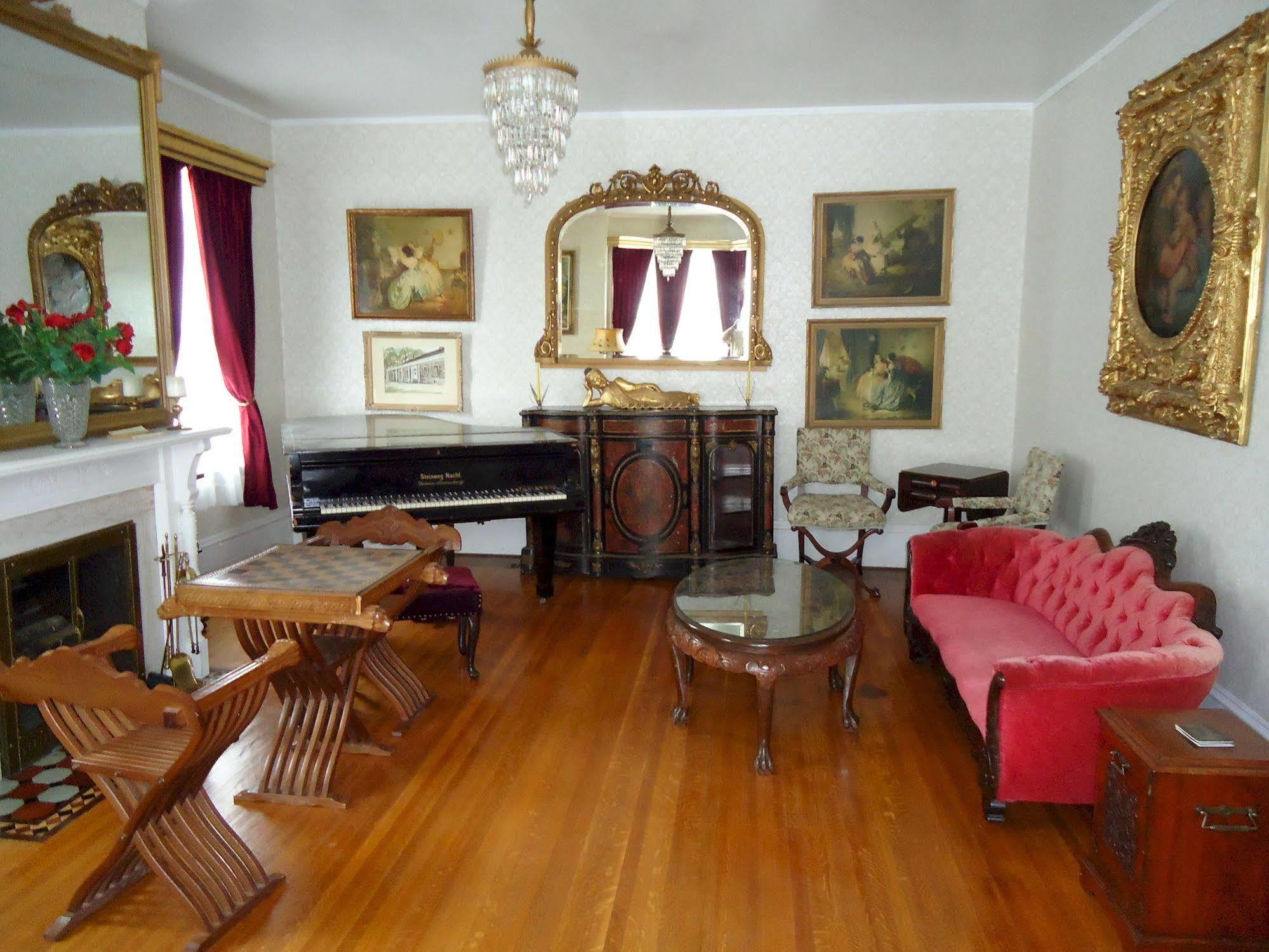 Governor'S Mansion Inn Мирамичи Екстериор снимка