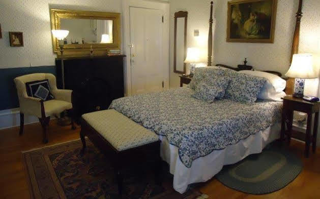Governor'S Mansion Inn Мирамичи Екстериор снимка